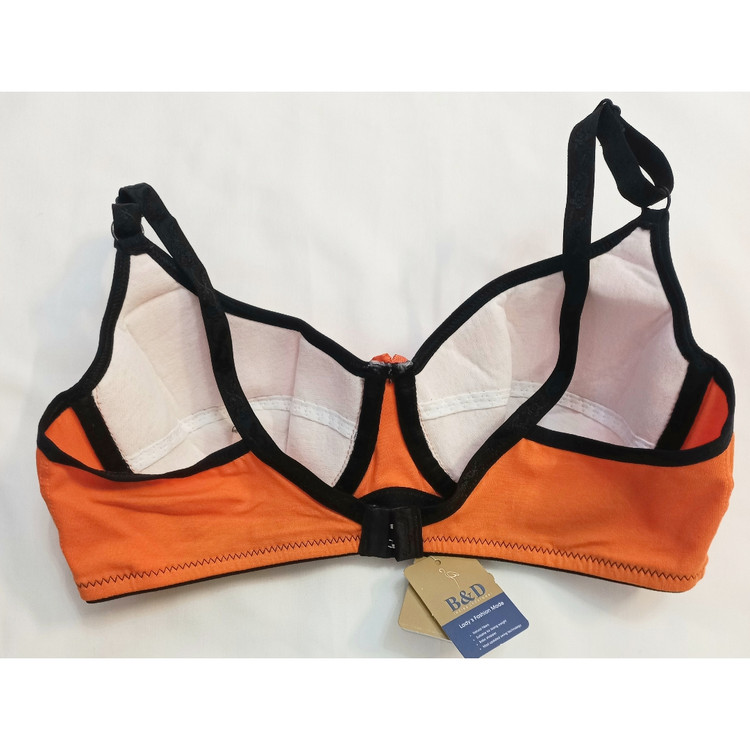 نمای پشت سوتین