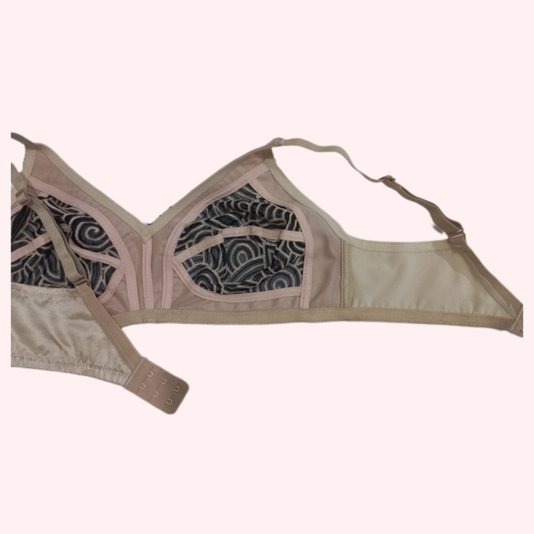 نمای داخل سوتین